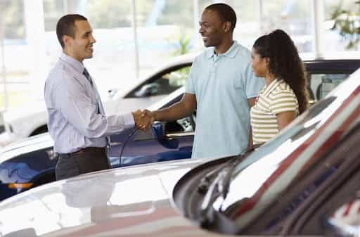 Car-sale-shaking-hands-customer